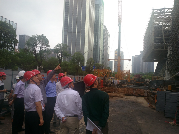 深圳市领导视察建科集团深圳两馆幕墙项目